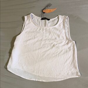 Stylish White Tank Top NWT ROYLAMP